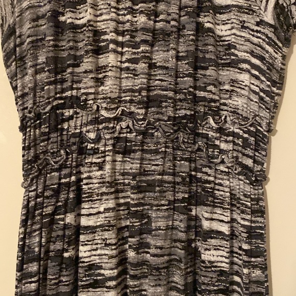 Daisy Fuentes scoop neck cinched waist black white gray knee length dress Medium - Picture 4 of 5